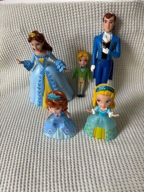 Disney Sofia the 1st ROYAL family Queen King Prince James Princess Amber figure